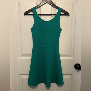 H&M DIVIDED Women’s Green Scoop Neck Sleeveless Slater Dress Size 2